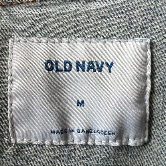 Old Navy Women’s Denim Jean Jacket Sz Medium Medium Wash Distressed Pockets - Picture 4 of 8